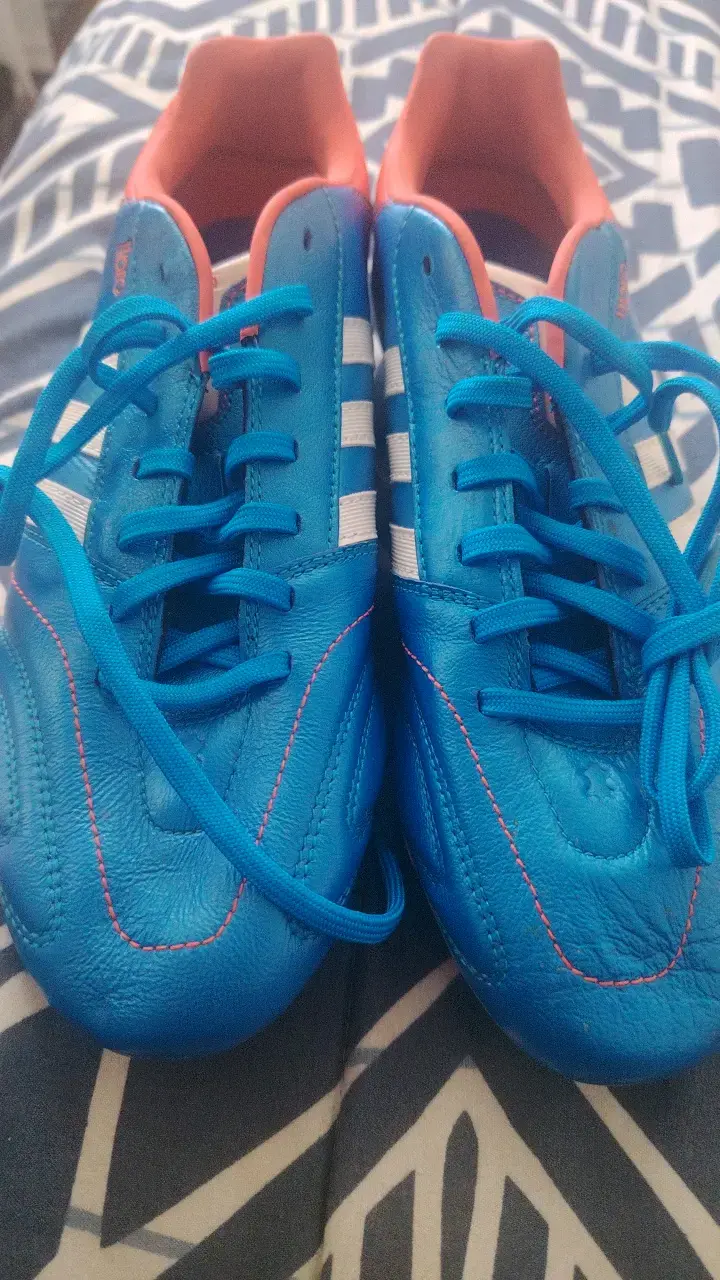 Zapatillas deportivas azules para fútbol - 1