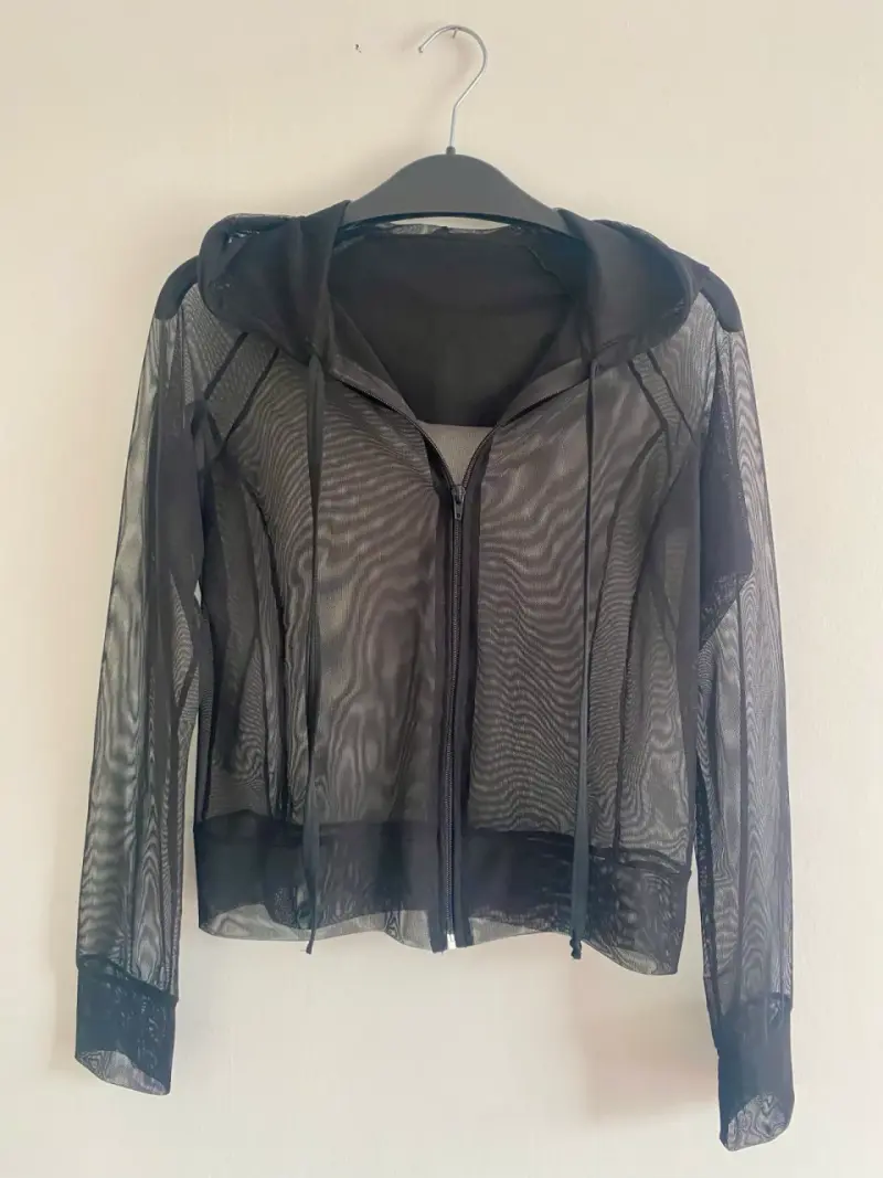 Chaqueta transparente negra con capucha - 1