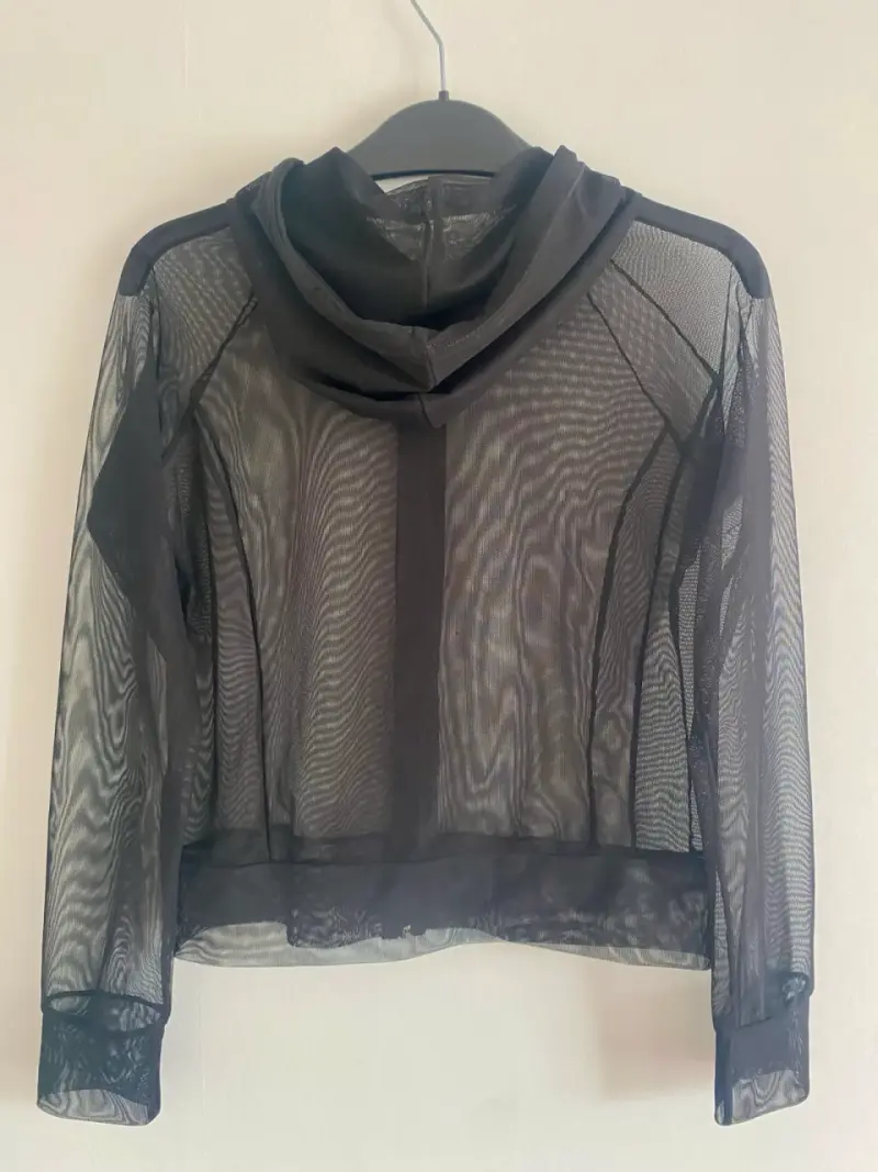 Chaqueta transparente negra con capucha - 2
