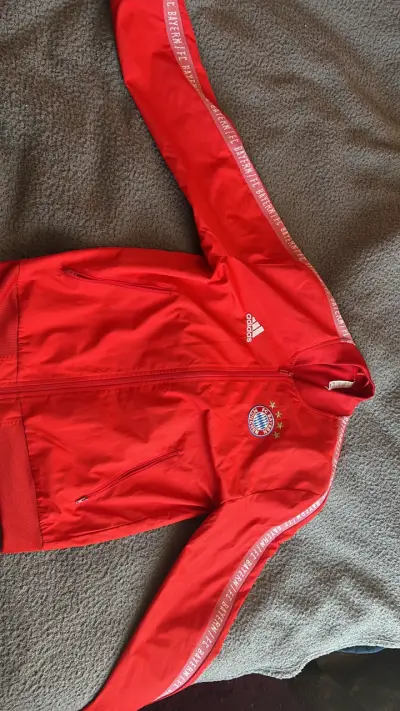 Chaqueta deportiva Adidas Bayern Munich roja - miniatura 1