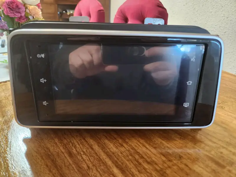 Pantalla multimedia para auto con soporte - 3