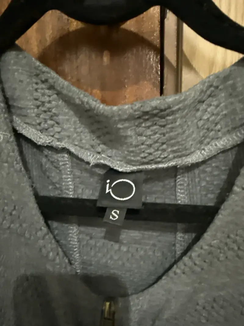 Chaqueta gris con cierre frontal - 2