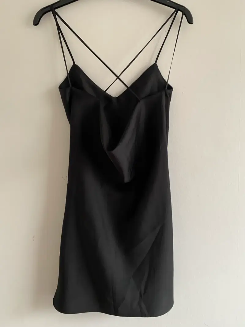 Vestido negro de tirantes - 2