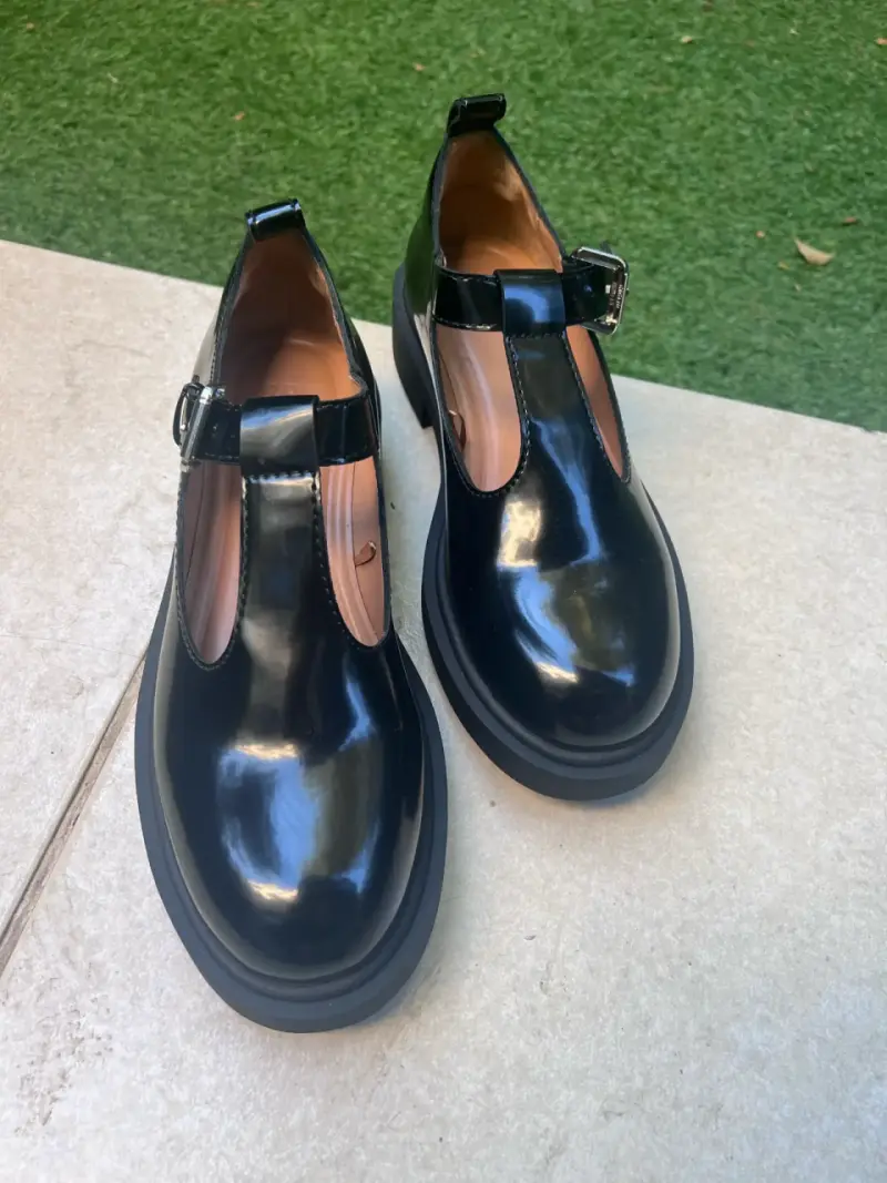 ZARA Zapatos de charol negro con hebilla - 1