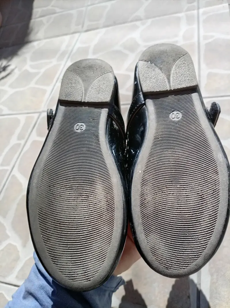 Zapatos de charol negros para niña - 2