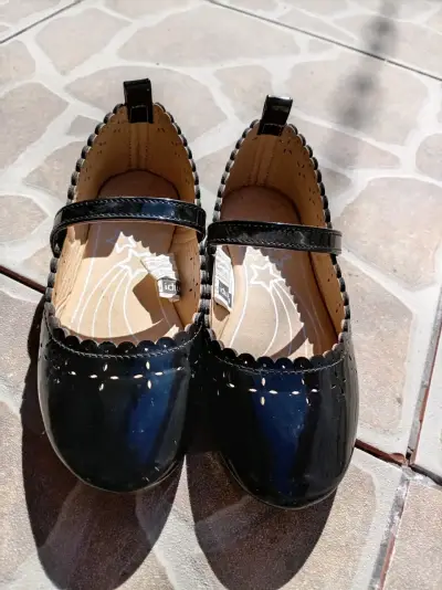 Zapatos de charol negros para niña - miniatura 3