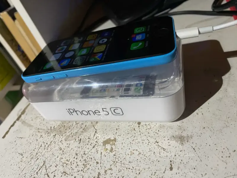 iPhone 5C azul en perfecto estado - 1