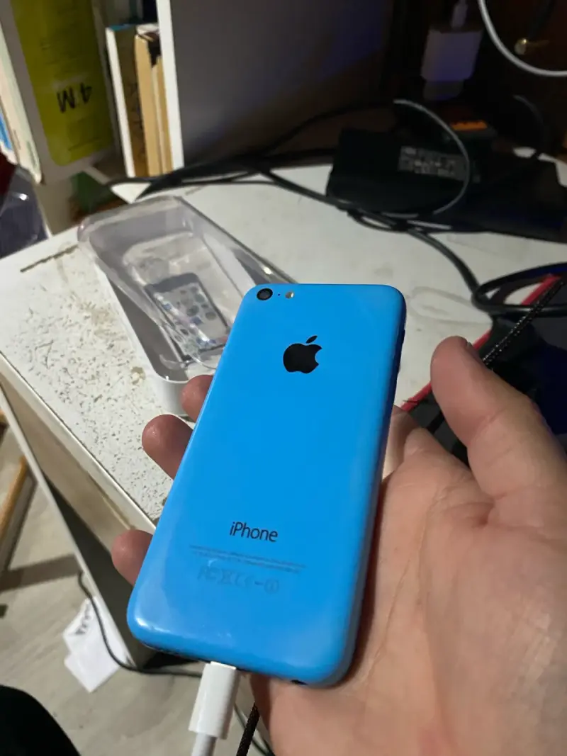 iPhone 5C azul en perfecto estado - 3