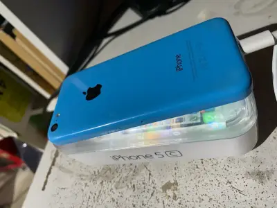 iPhone 5C azul en perfecto estado - miniatura 4