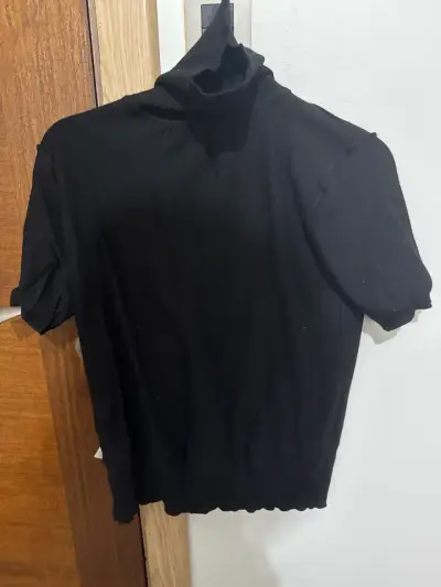 Polera negra de cuello alto - miniatura 1