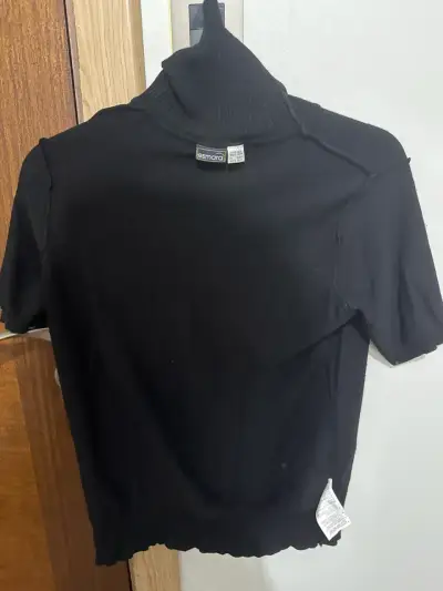 Polera negra de cuello alto - miniatura 2