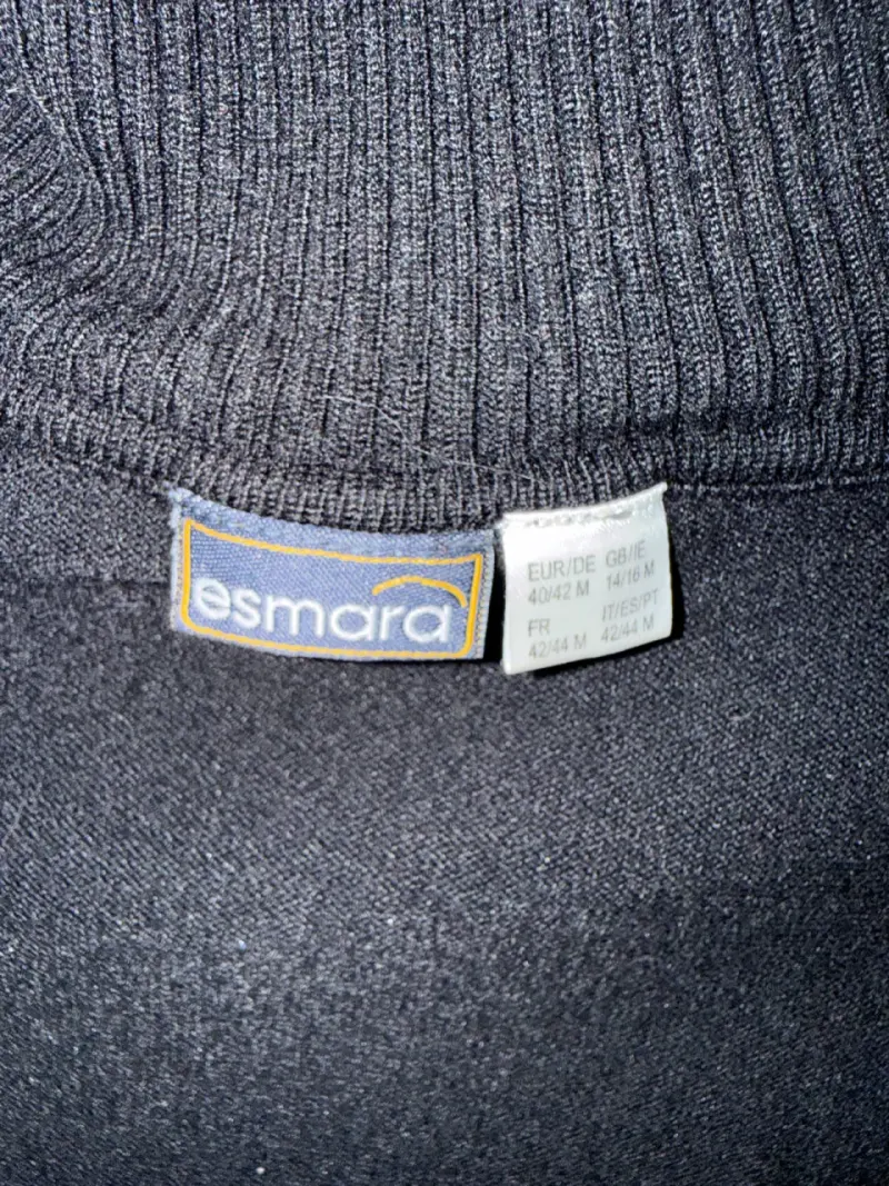 Polera negra de cuello alto - 3