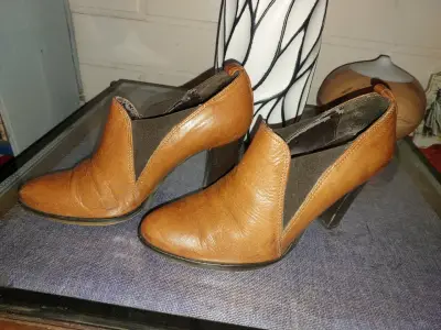 Botines de cuero marrón con tacón - miniatura 1