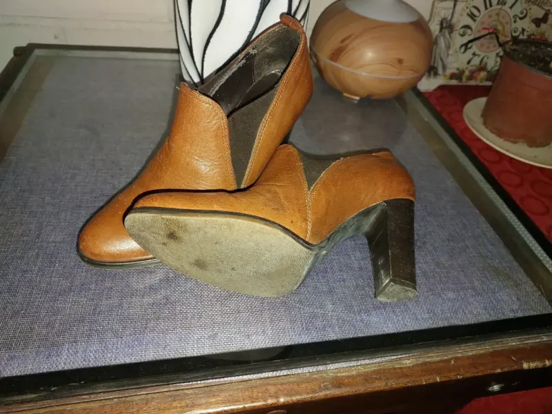 Botines de cuero marrón con tacón - 2