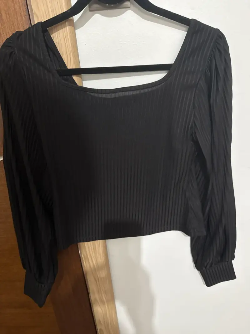 Blusa negra de manga larga - 2