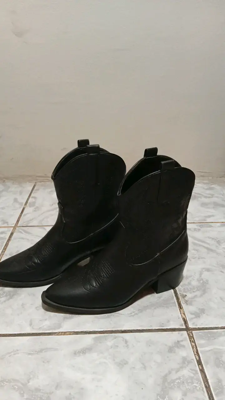 Botas vaqueras negras eco cuero