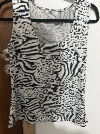Polera sin mangas estampado animal print - miniatura 1