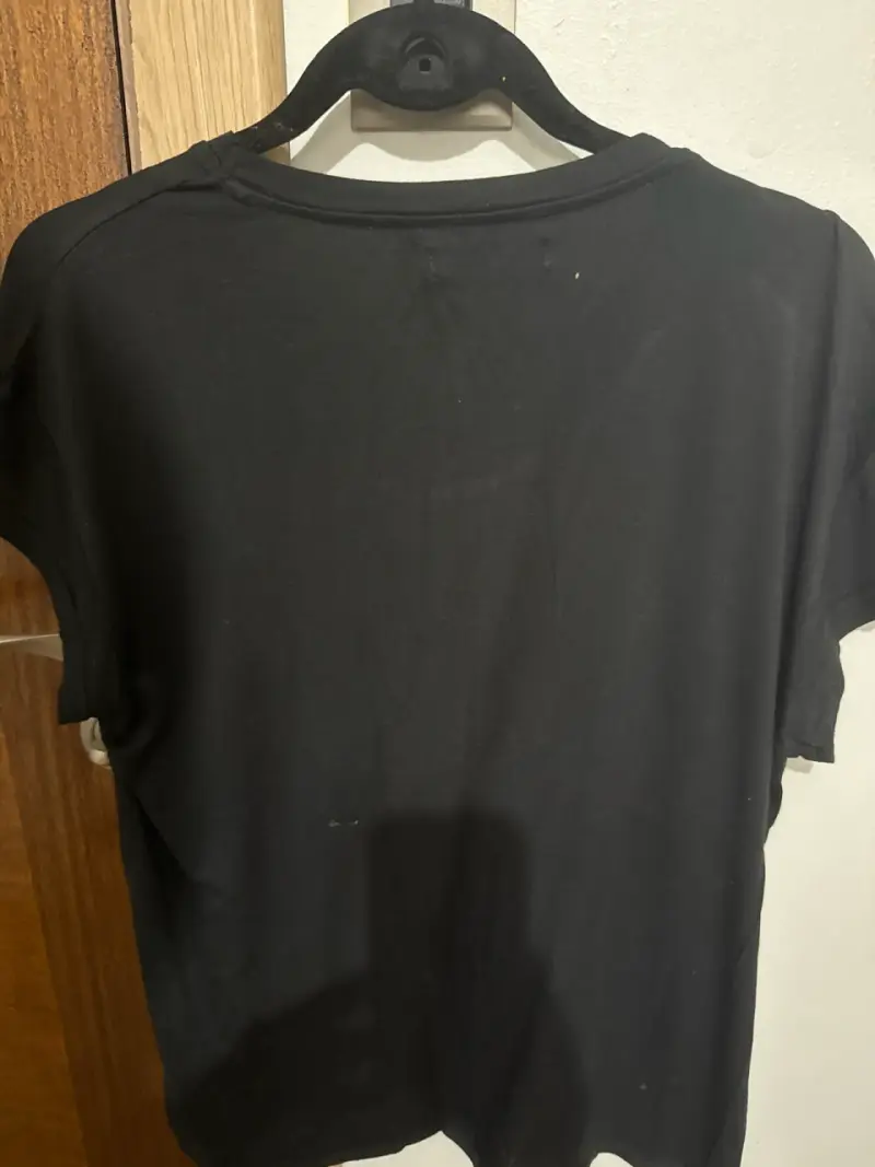 Polera negra con estampado 'Girls' - 3