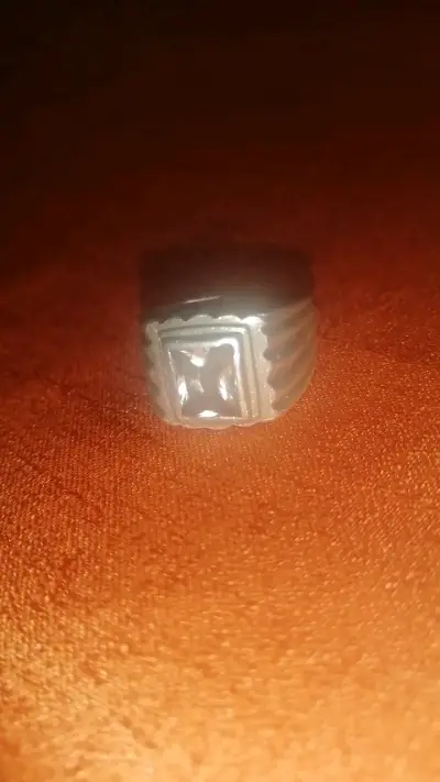Anillo de plata con piedra cuadrada - miniatura 1