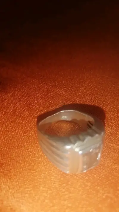 Anillo de plata con piedra cuadrada - miniatura 2
