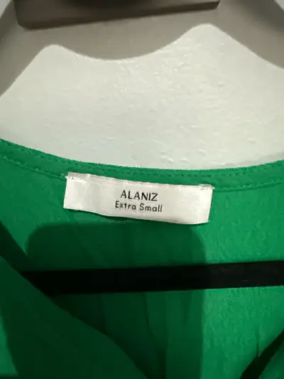 Blusa verde Alaniz talla pequeña - miniatura 2