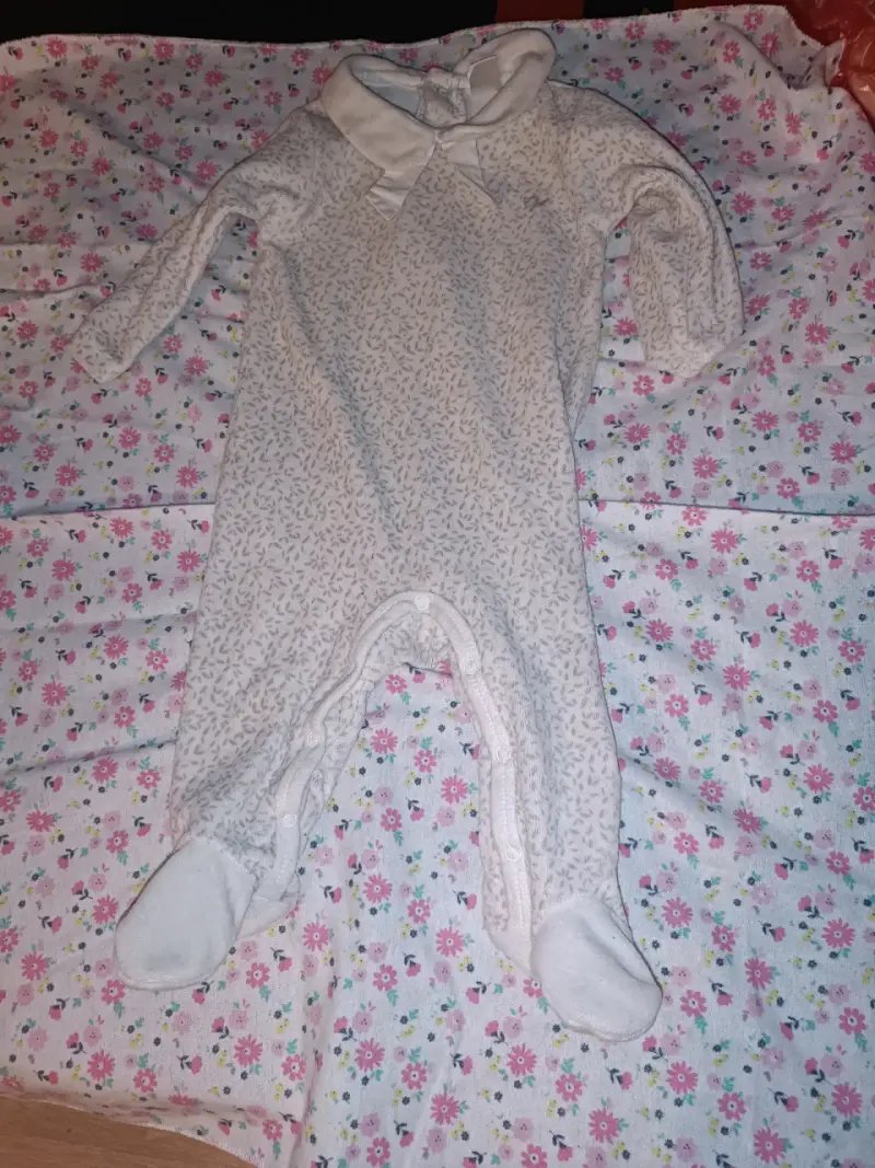 Enterito de bebé blanco con estampado floral - 1