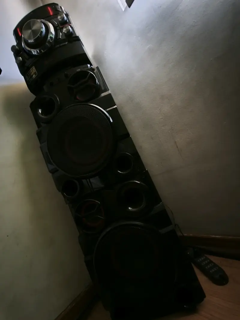 Sistema de sonido LG XBOOM con Bluetooth - 2