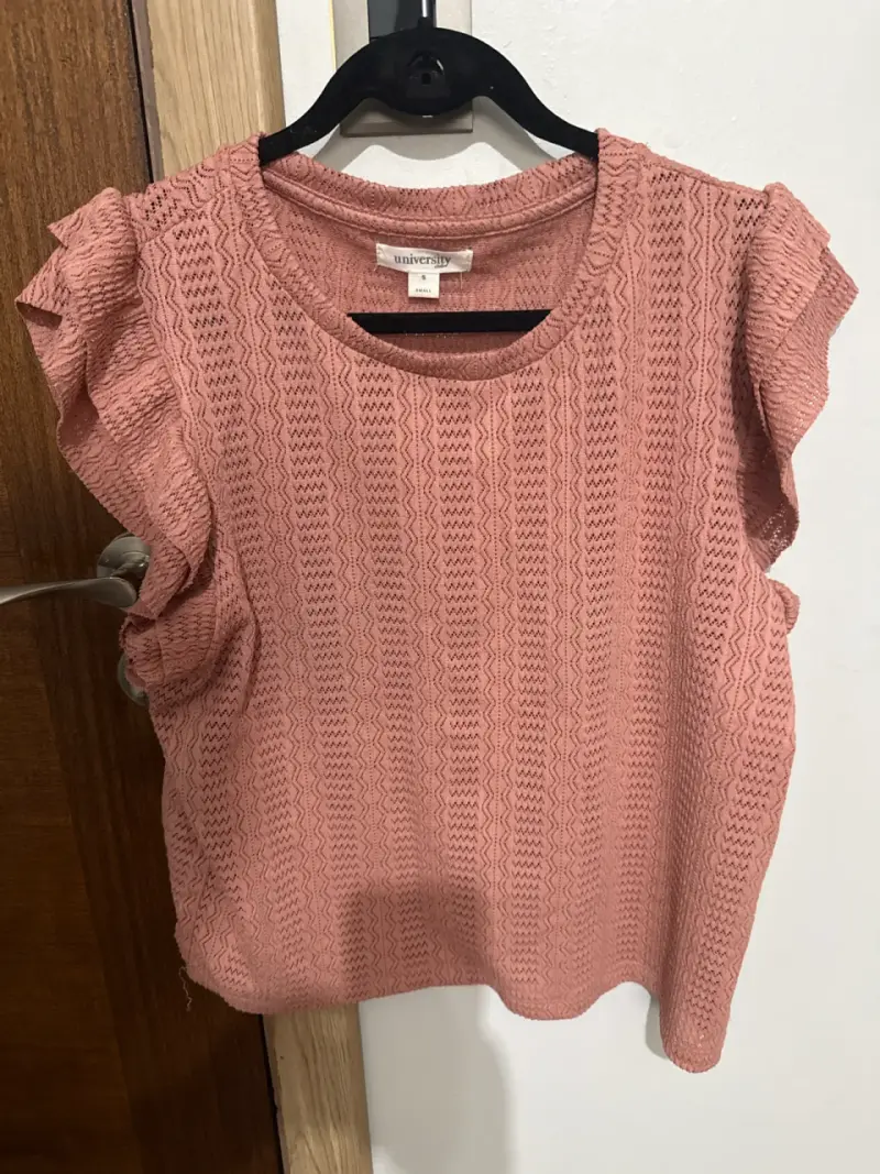 Blusa rosa con volantes University - 1