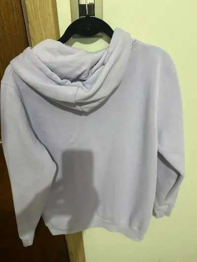 Polerón con capucha lila para mujer - miniatura 3