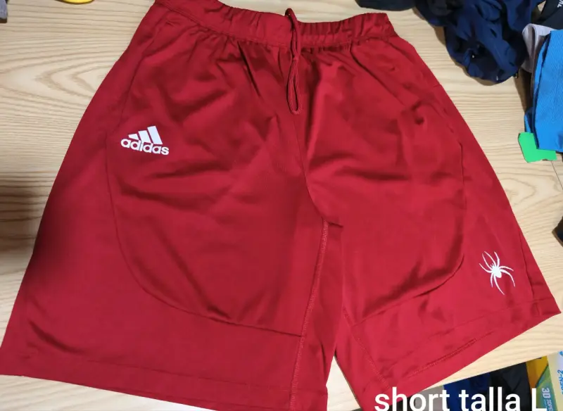 Short deportivo rojo Adidas para hombre