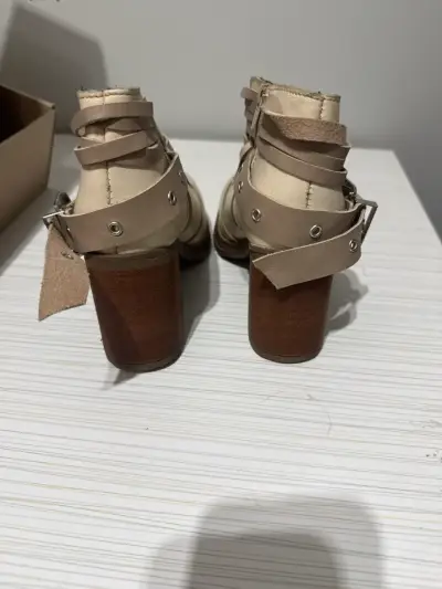 Botines de cuero beige con hebilla - miniatura 3