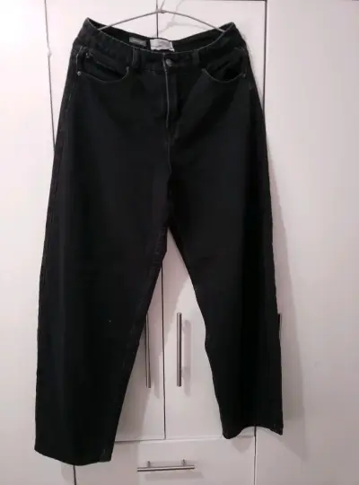 Jeans negros de mujer estilo ballon - miniatura 1