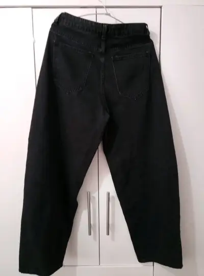 Jeans negros de mujer estilo ballon - miniatura 2