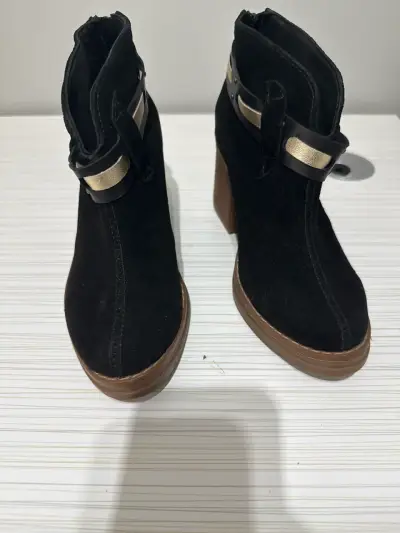 Botines de gamuza negra con tacón - miniatura 1