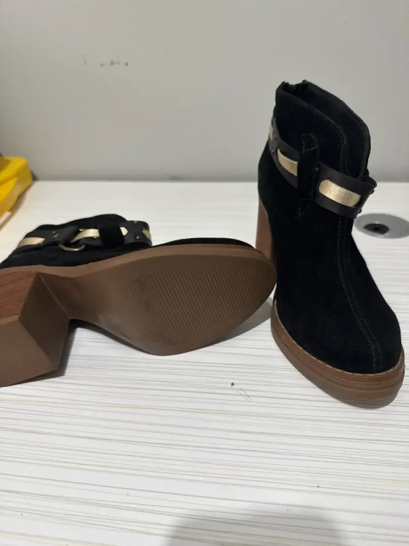 Botines de gamuza negra con tacón - 3