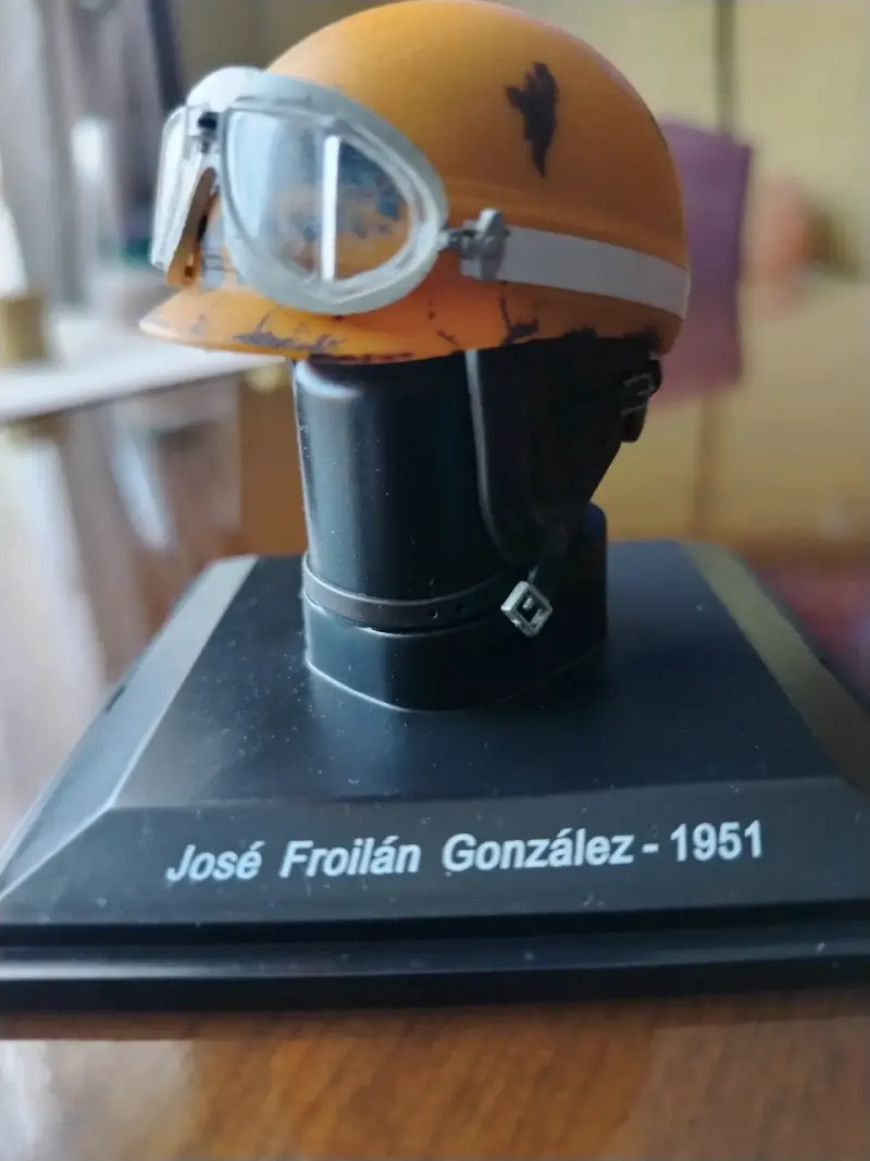 Casco miniatura Kimi Räikkönen 2017 y José Froilán - 3