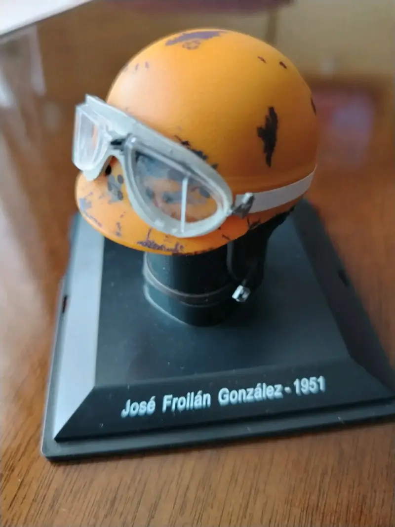 Casco miniatura Kimi Räikkönen 2017 y José Froilán - 4