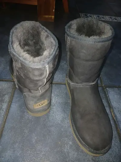 Botas UGG clásicas gris oscuro - miniatura 3