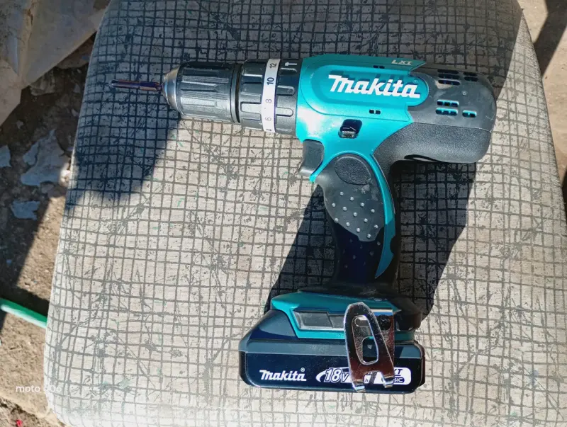 Taladro inalámbrico Makita 18V LXT - 1