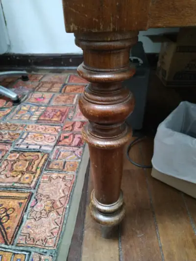 Escritorio de madera vintage con cajones - miniatura 4