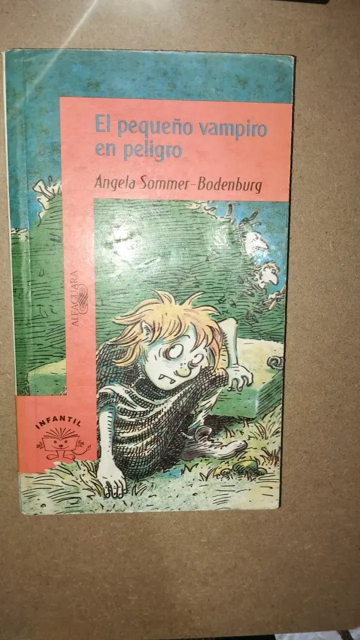 Libro infantil 'El pequeño vampiro en peligro'