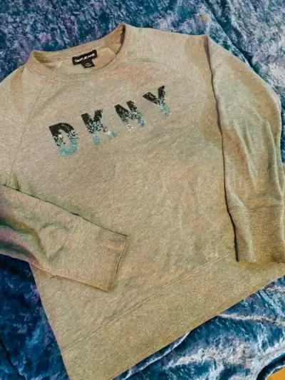 Polera DKNY gris con lentejuelas - miniatura 2