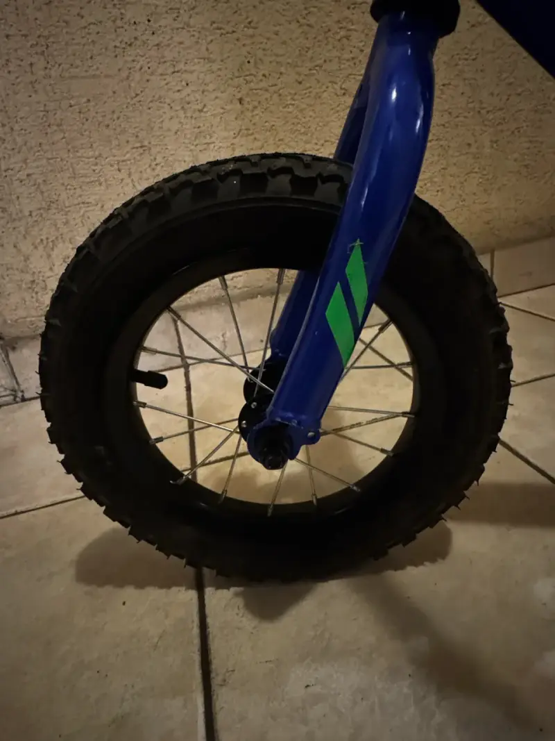 Bicicleta infantil Ozark Trail azul con ruedas de apoyo - 3