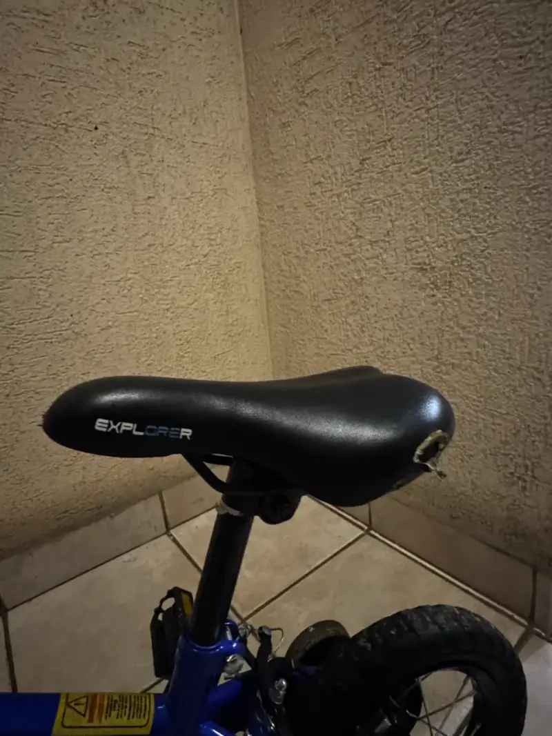 Bicicleta infantil Ozark Trail azul con ruedas de apoyo - 6