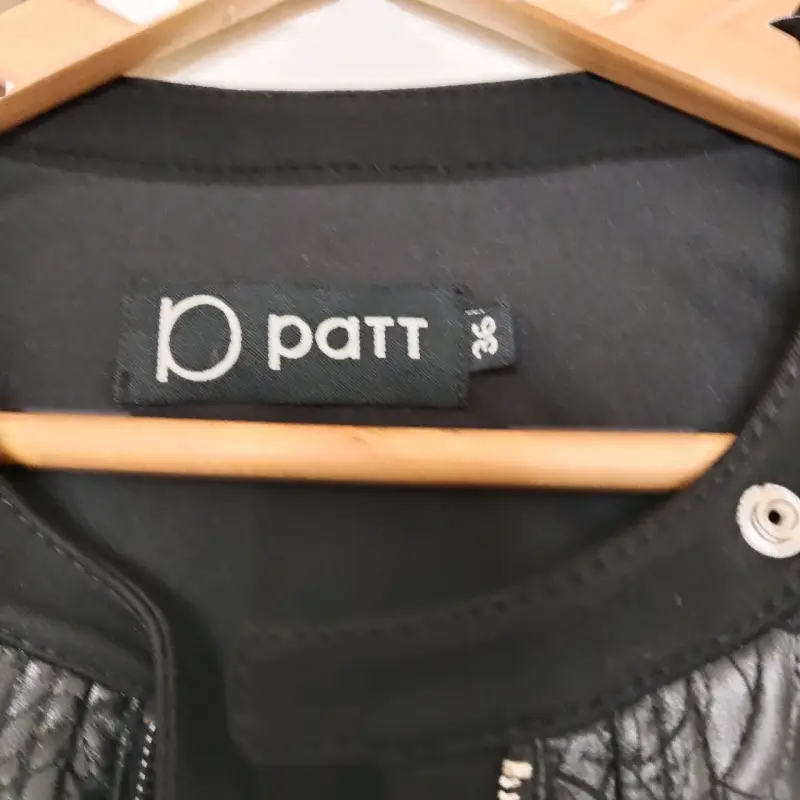 Chaqueta negra de cuero sintético Patt - 2