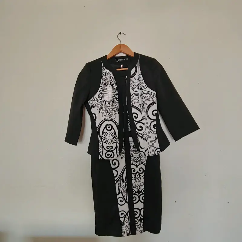 Vestido elegante con diseño geométrico Dotti - 2
