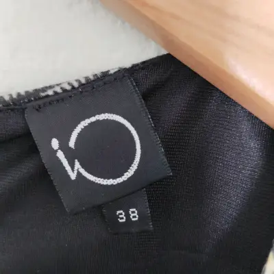 Vestido elegante con diseño geométrico Dotti - miniatura 3