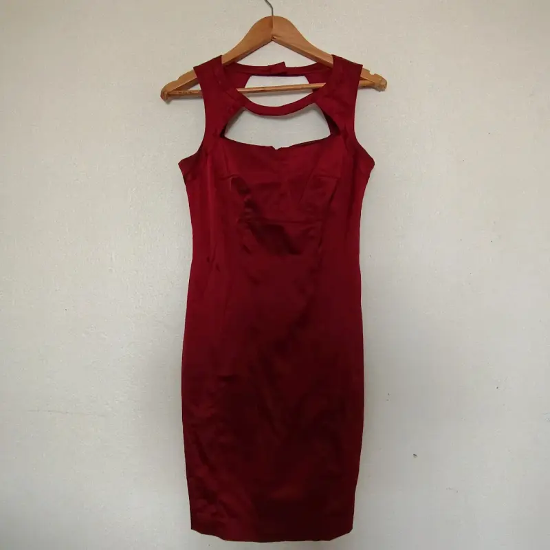 Vestido rojo elegante sin mangas - 1