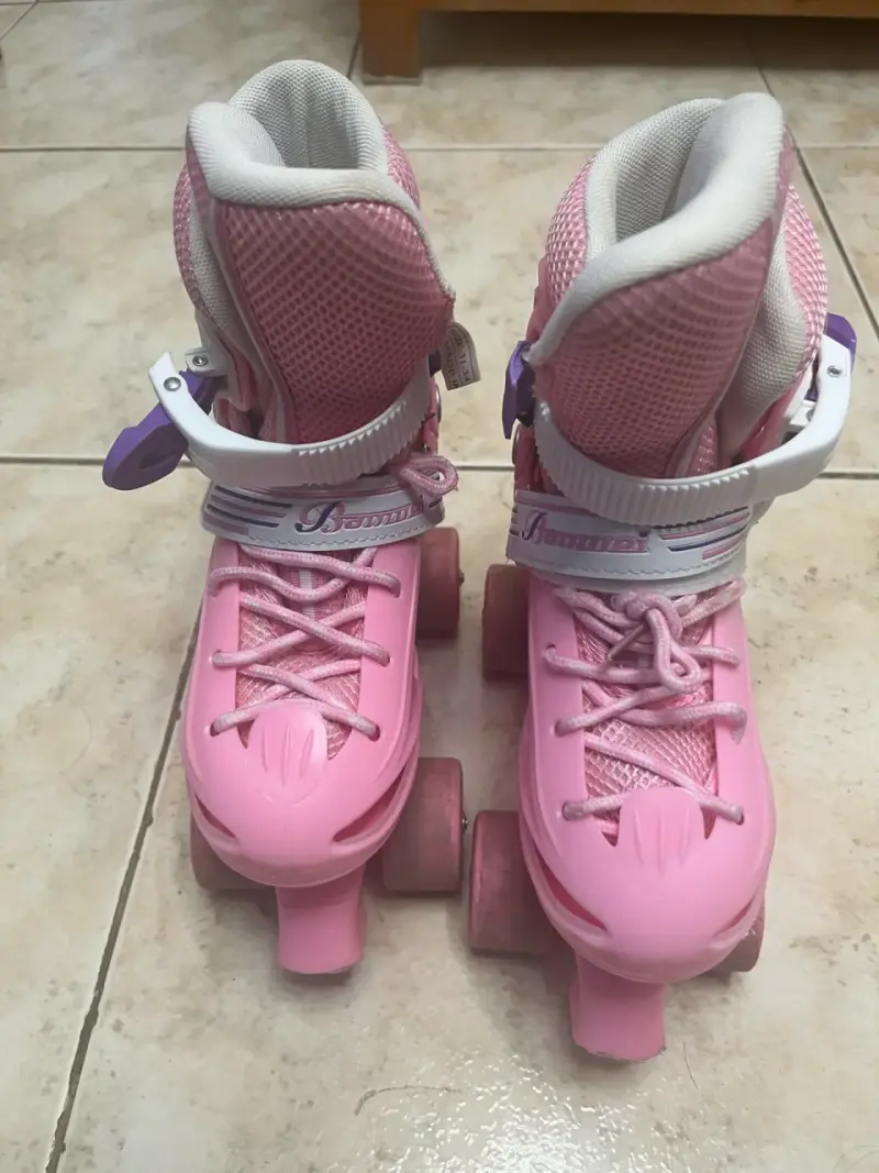 Patines rosados de cuatro ruedas para niña - 2