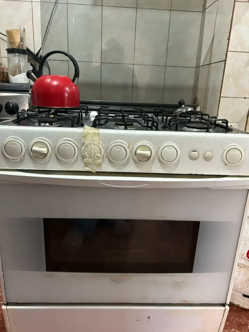 Cocina a gas con horno usada - 3